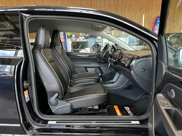MYAUTOCENTER – Gebraucht- und Jahreswagen mit Werkstattservice in Pfaffenhofen Volkswagen up! black up! *Sitzh.*Navi*Klima*TÜV0428*