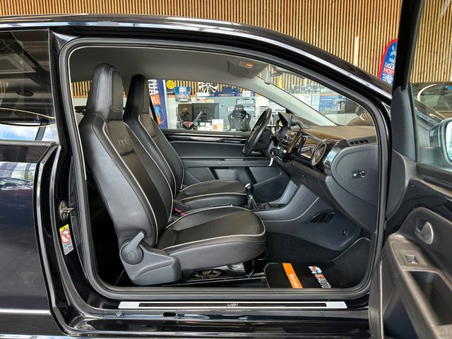 MYAUTOCENTER – Gebraucht- und Jahreswagen mit Werkstattservice in Pfaffenhofen Volkswagen up! black up! *Sitzh.*Navi*Klima*TÜV0428*