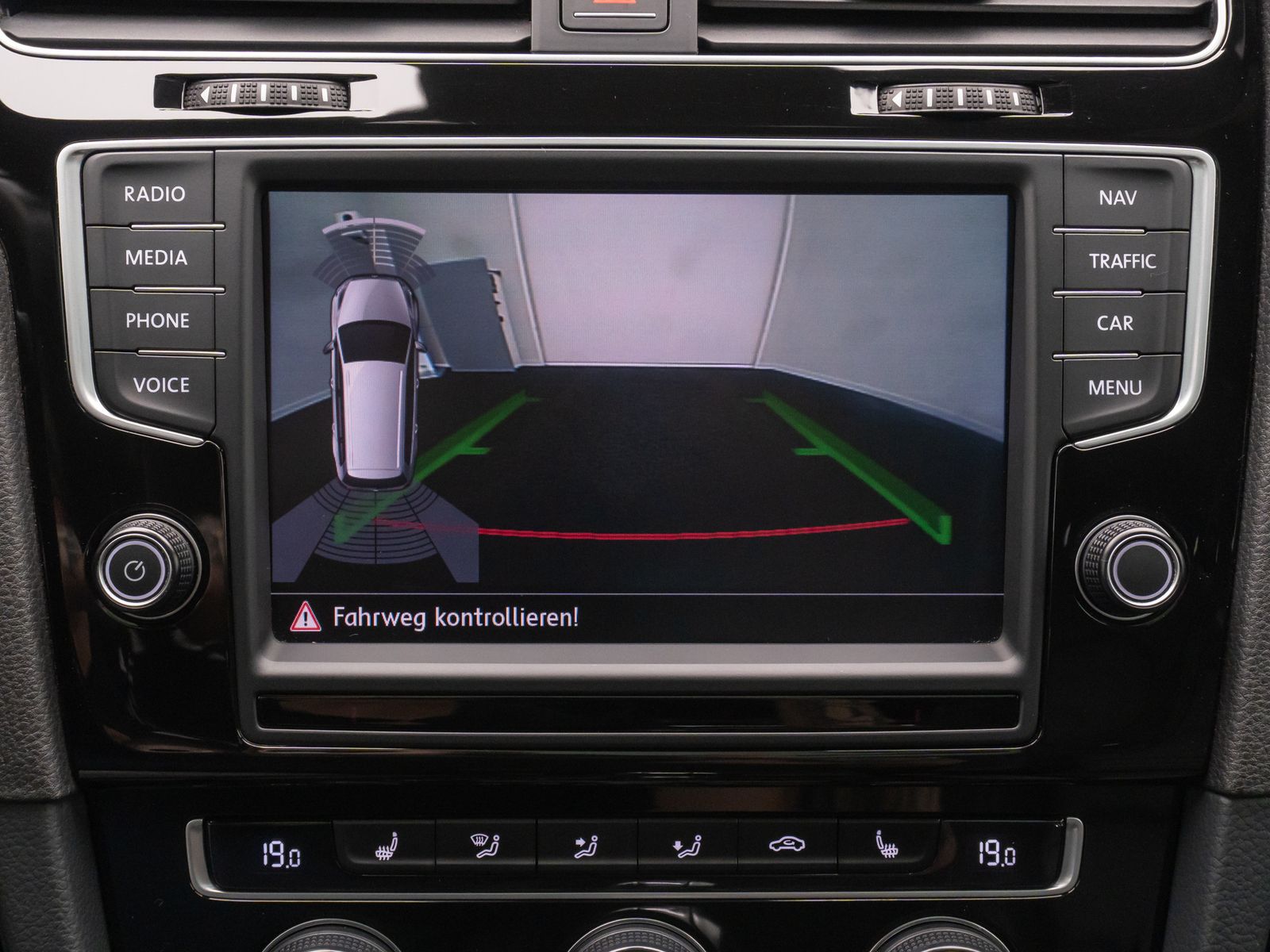 Fahrzeugabbildung Volkswagen Golf R BMT 4Motion Kamera ACC DYNAUDIO Panorama