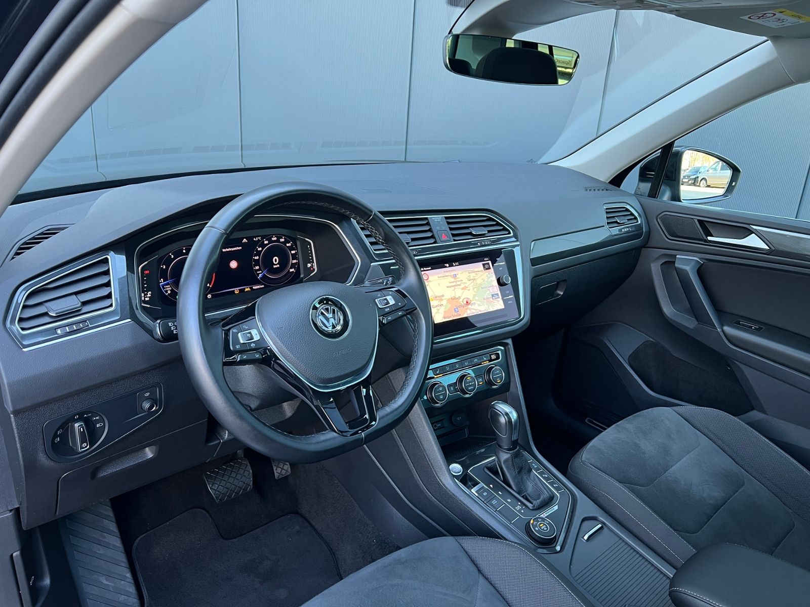 Fahrzeugabbildung Volkswagen Tiguan Highline 2.0 TSI DSG 4Motion *AHK, LED, A