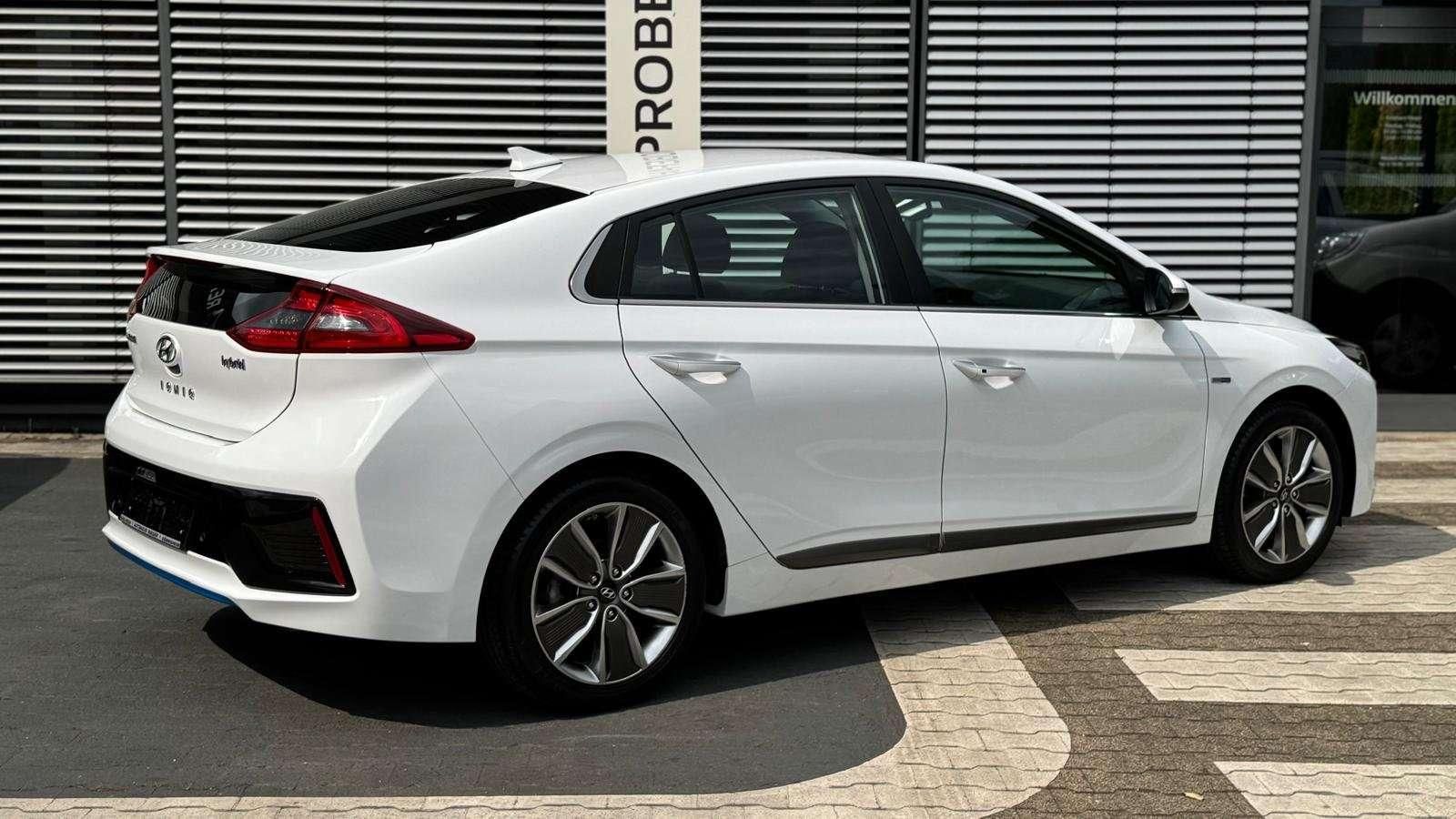 Fahrzeugabbildung Hyundai IONIQ Premium Hybrid