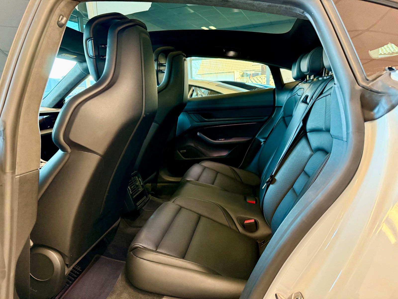 Fahrzeugabbildung Porsche Taycan GTS Panorama/ACC/21Zoll/Keyless