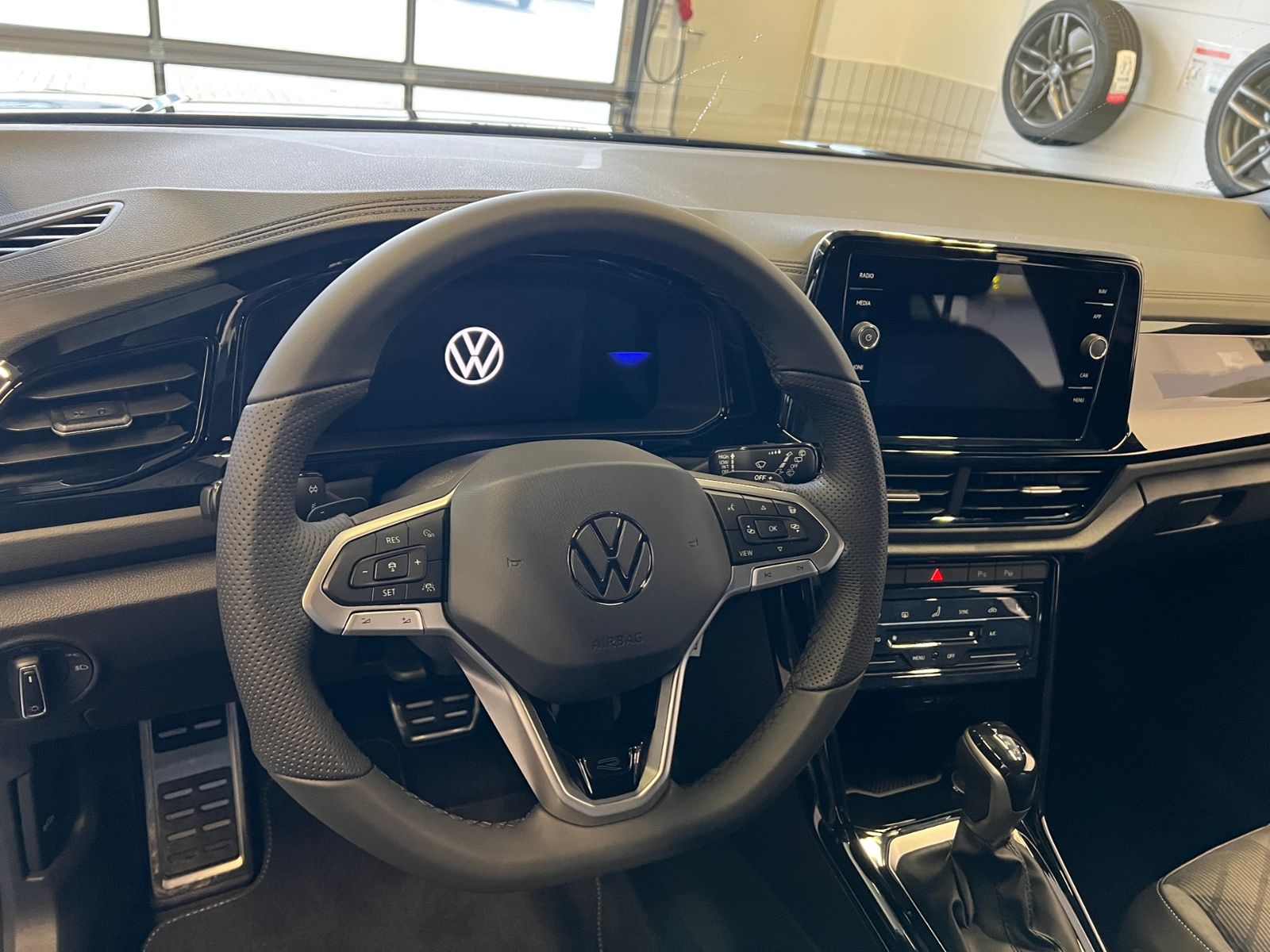 Fahrzeugabbildung Volkswagen T-Roc R-Line 1.5 TSI DSG *Black Style,AHK,Navi*