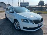 Skoda Octavia 1.6 TDI CR 115 CV DSG Wagon Execut - Skoda Octavia mit Halbautomatikschaltung