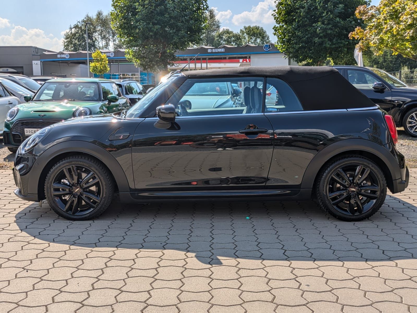 Fahrzeugabbildung MINI Cooper S Cabrio John JCW LED/TEMP/HARMAN/CAM/HuD