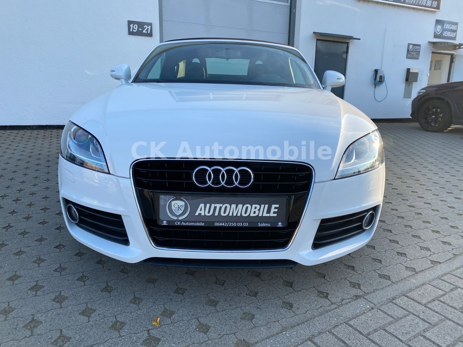 Fahrzeugabbildung Audi TT 1.8 TFSI Roadster S-Line/Navi/Bi-Xenon/PDC