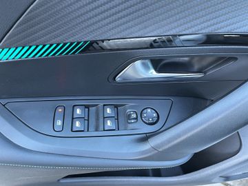 Peugeot 2008 Elektro Allure 136 50kWh Carplay+SHZ+RFK