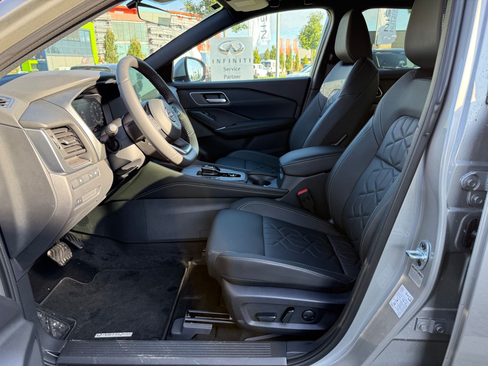 Fahrzeugabbildung Nissan Qashqai Tekna e-Power - Leder, HeadUp