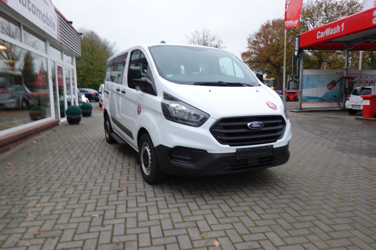 Fahrzeugabbildung Ford Transit/Tourneo Custom 9 Sitzer 320 L1