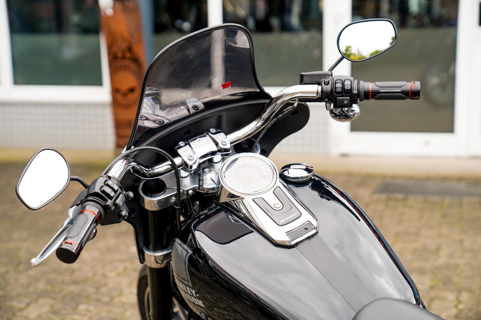 Fahrzeugabbildung Harley-Davidson FLSB Sport Glide 107 cui - Jekill & Hyde