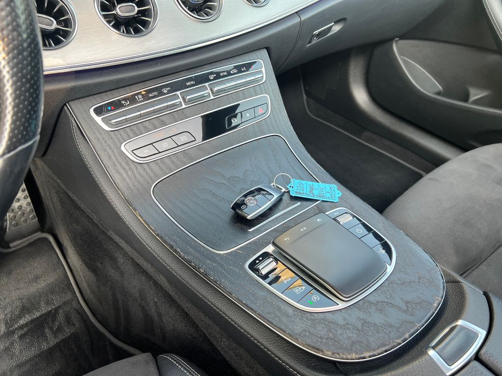 Mercedes-Benz E 220 d 4MATIC *AMG Paket*Panorama*Widescreen