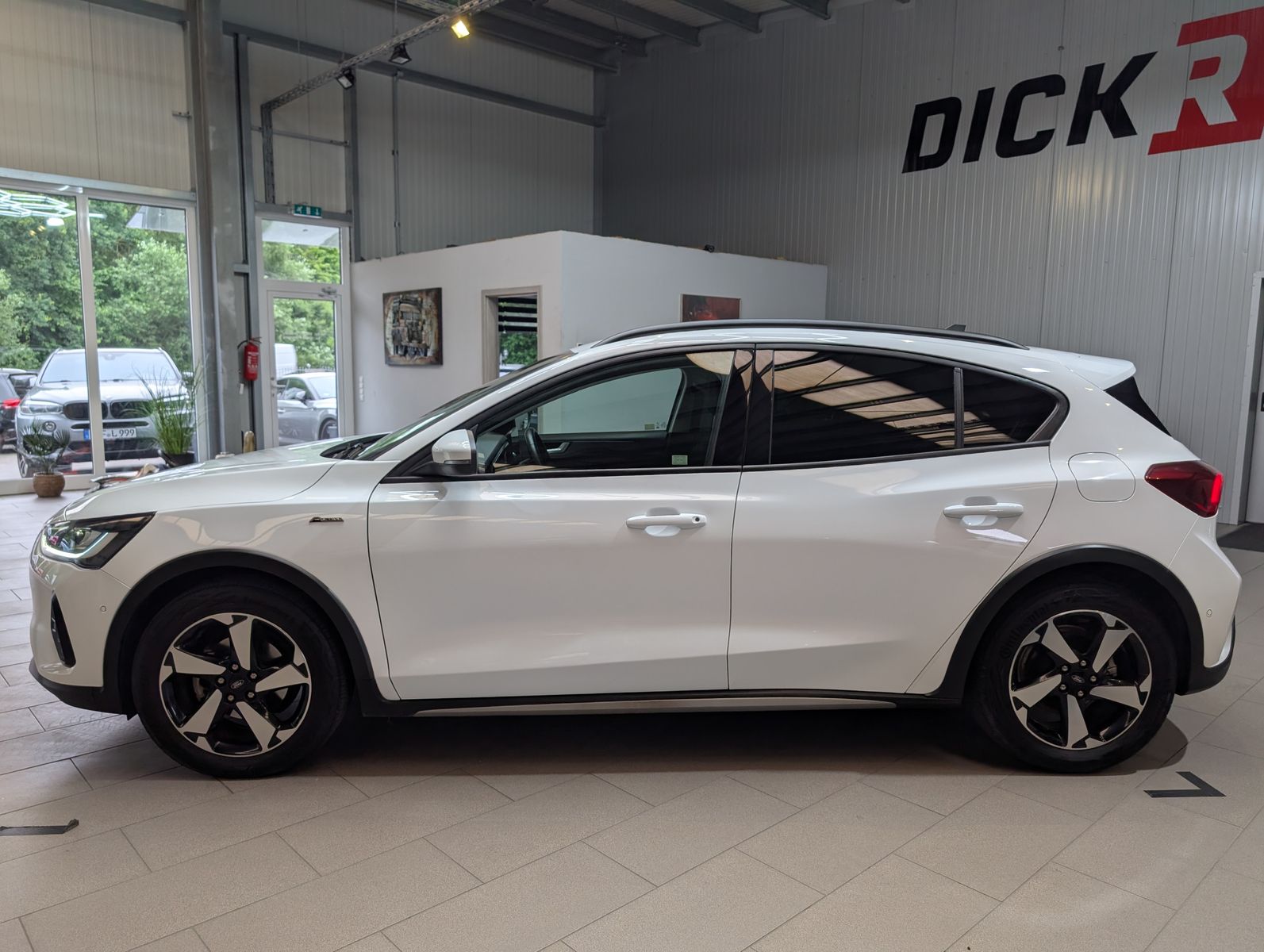 Fahrzeugabbildung Ford Focus Limo EB Active SHz LED Navi ACC Kamera 17"