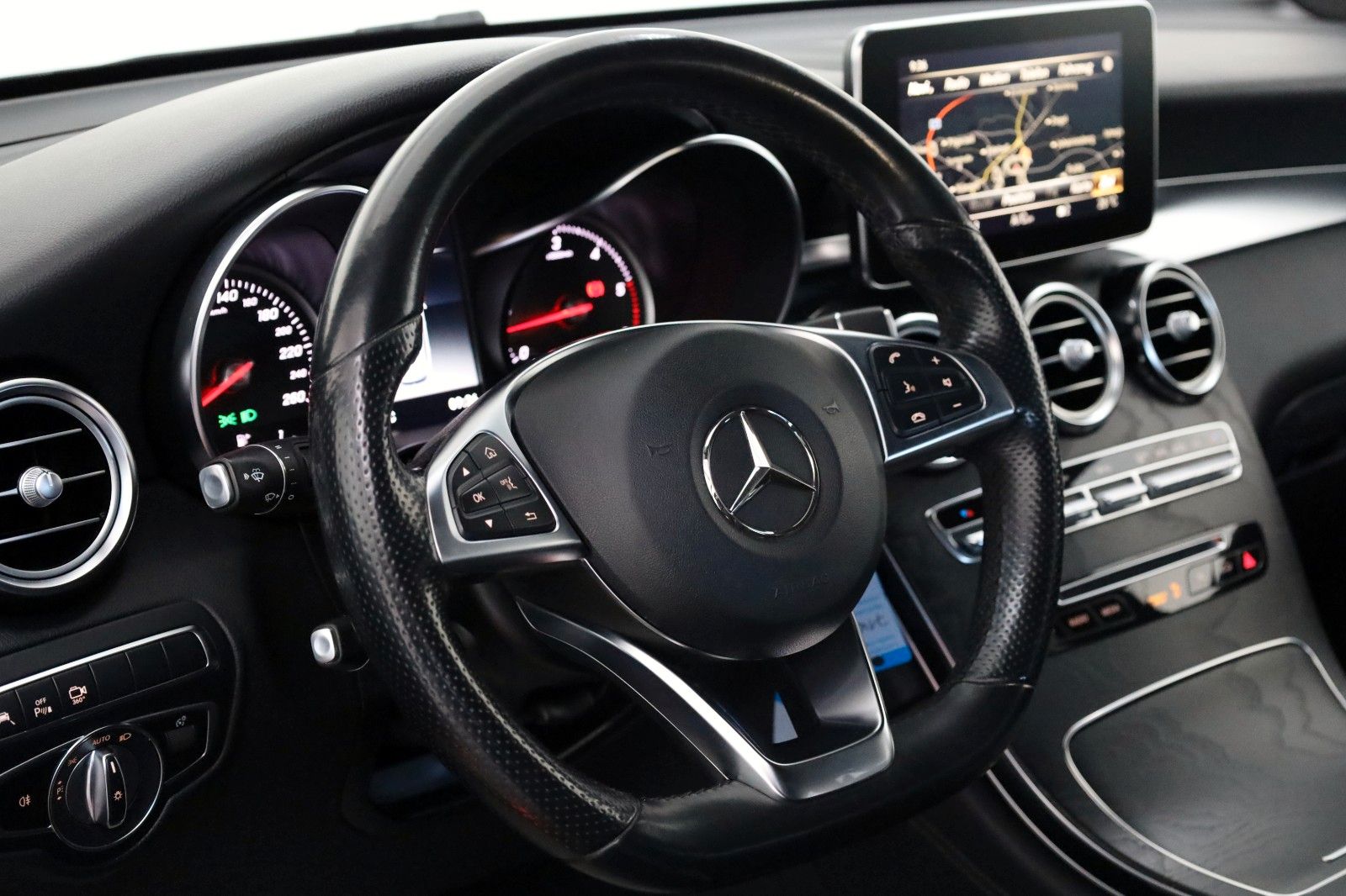 Fahrzeugabbildung Mercedes-Benz GLC 350d 4M Leder,Navi,LED,360°,Burmester,Panora