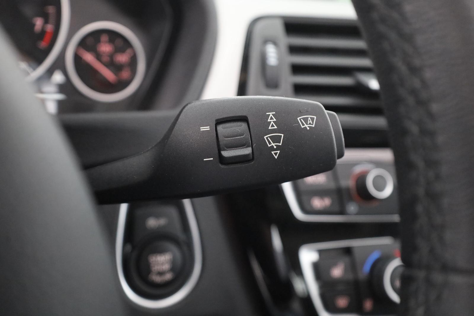 BMW 320i Touring Advantage LED Navi Schiebedach AHK