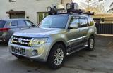 Mitsubishi Pajero 3,2 DI-D 4WD Automatik Overlander Umbau  - silberne Mitsubishi Pajero