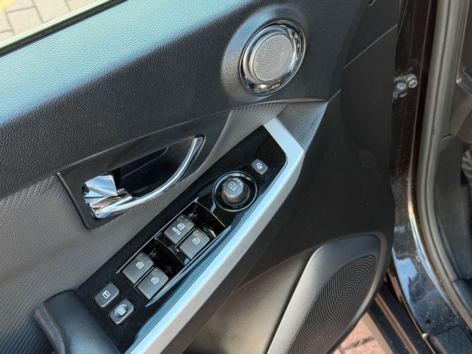 Fahrzeugabbildung Ssangyong Korando 2.2 e-XDi 220 *Nav*8fach*Kamera*AWD*PDC*