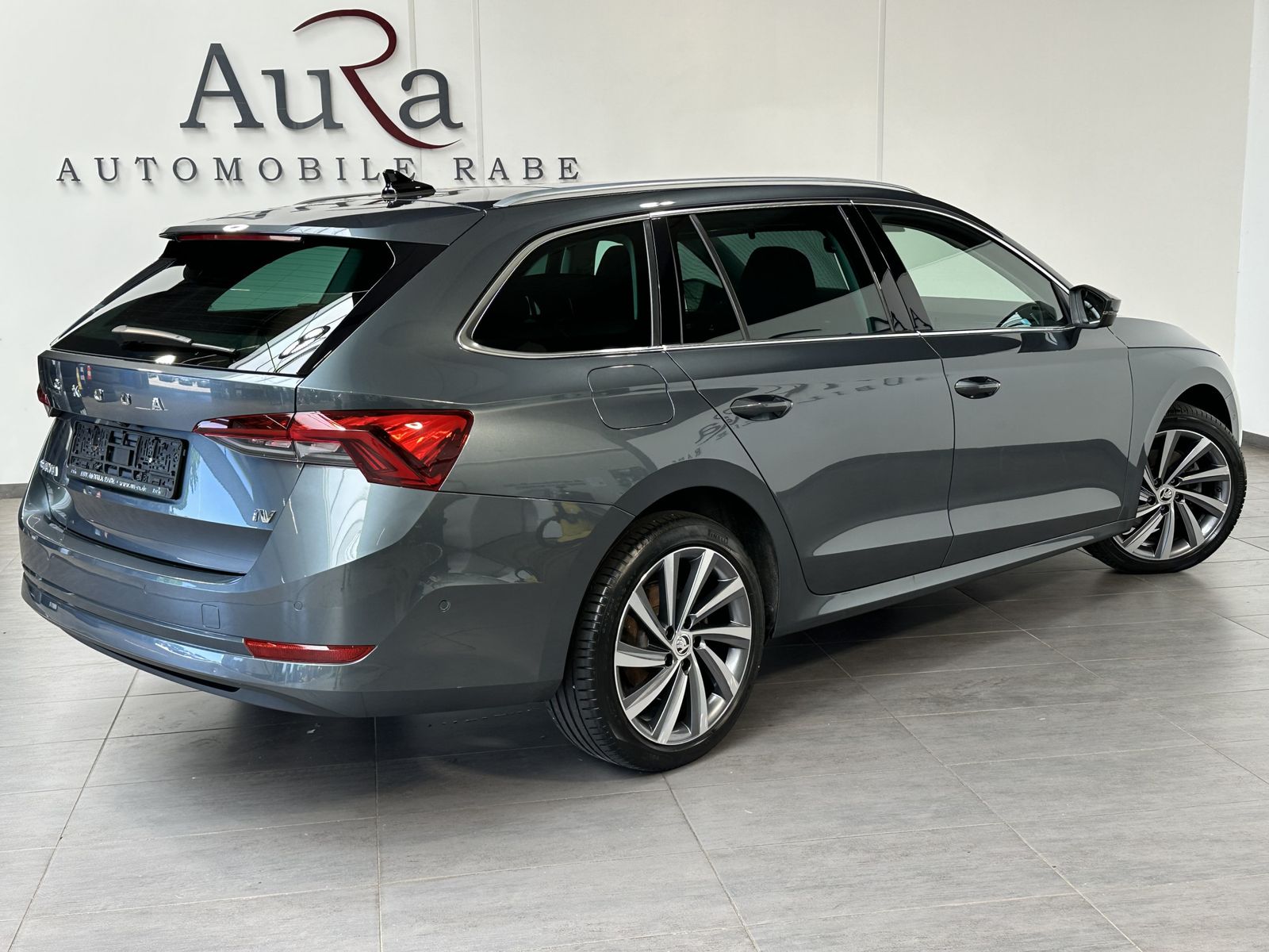 Fahrzeugabbildung SKODA Octavia Combi 1.4 TSI iV DSG Style NAV+LED+PANO