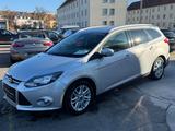 Ford Focus Turnier  2HAND AUTOMATIK VOLL SCHECKHEFT!! - Ford Focus aus 2012 mit Diesel-Antrieb: Kombi