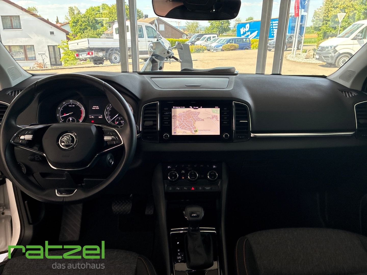 Fahrzeugabbildung SKODA Karoq 1.5 TSI Clever Ambition Navi LED ACC RFK D