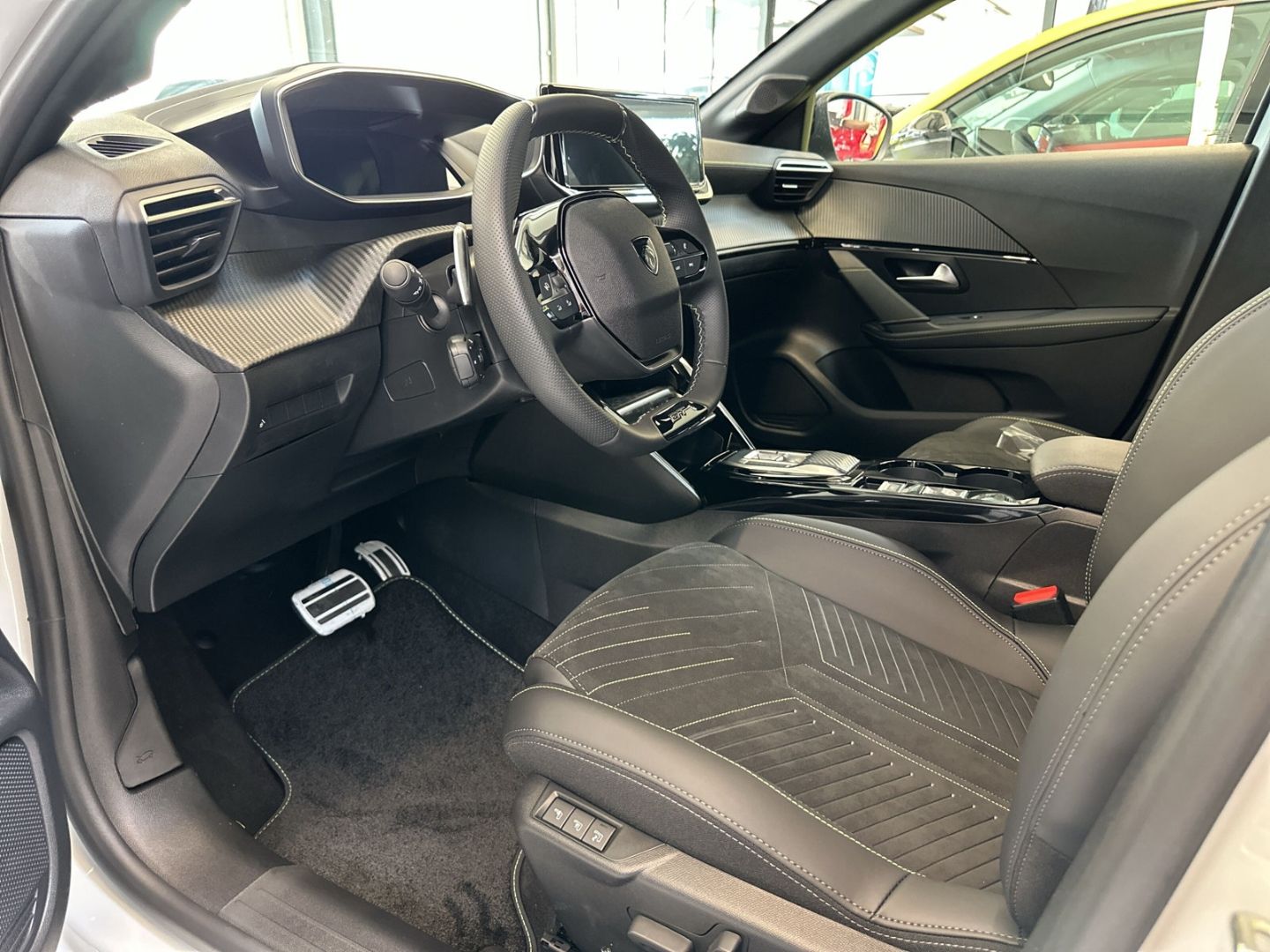 Fahrzeugabbildung Peugeot 208 GT Hybrid 110 e-DSC6 Navi ACC  CarPlay SHZ.