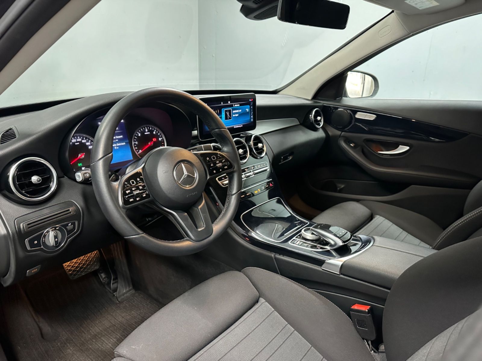 Fahrzeugabbildung Mercedes-Benz C 300 de T Autom  AVANTGARDE*CARPLAY*NAVI*AHK*