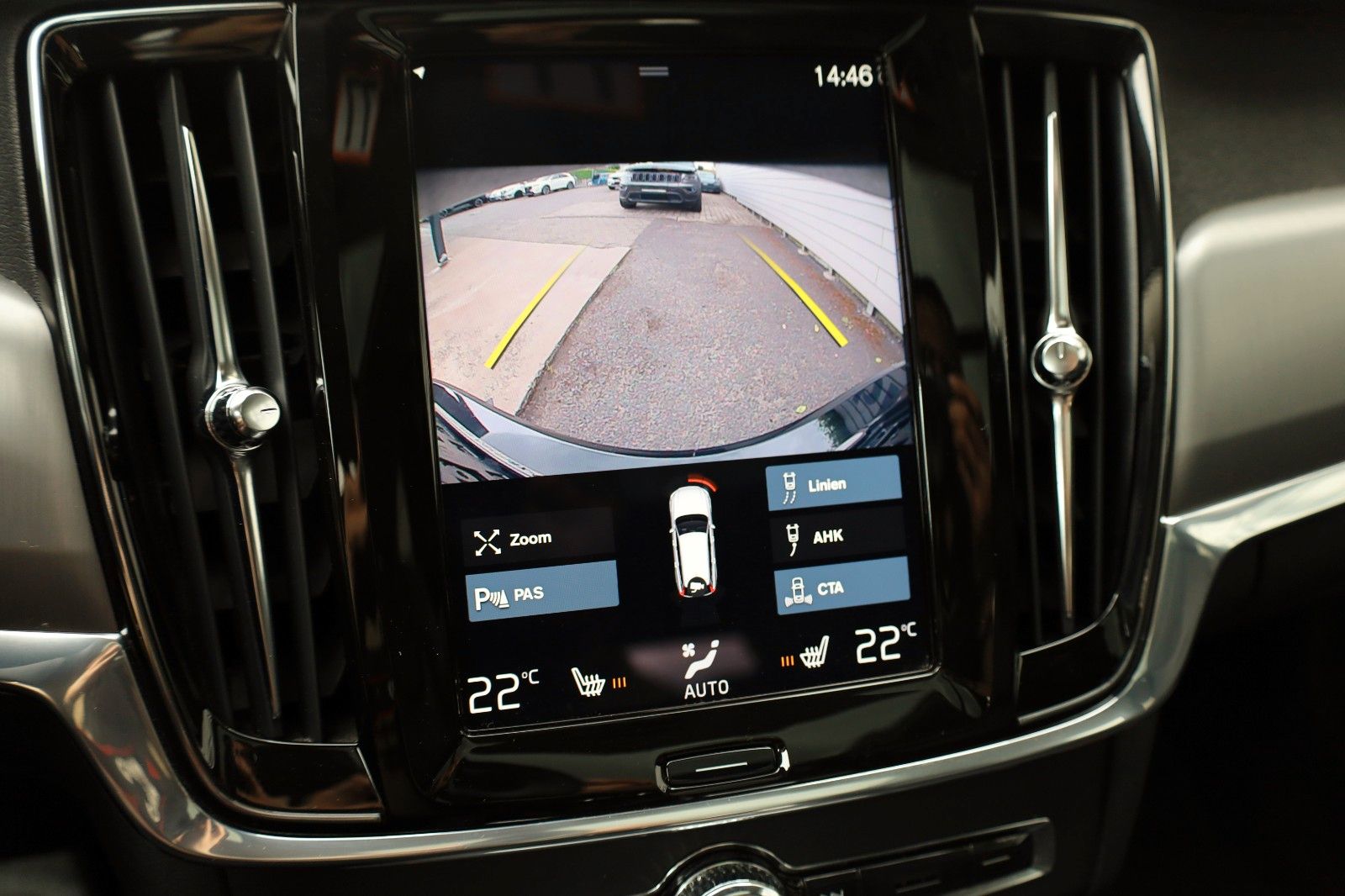 Fahrzeugabbildung Volvo V90 Momentum Pro,Leder,Navi,LED,SH,Kamera,SD,ACC