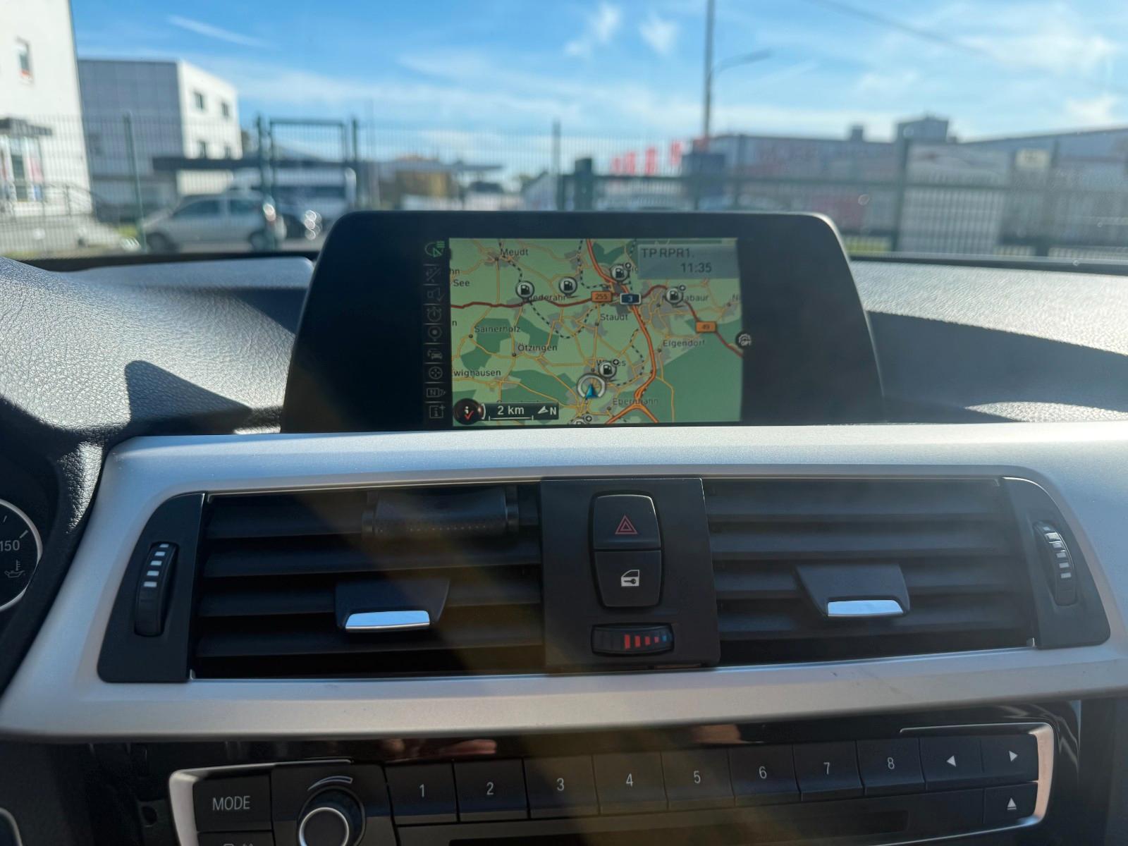 BMW 318 2015 — photo 19