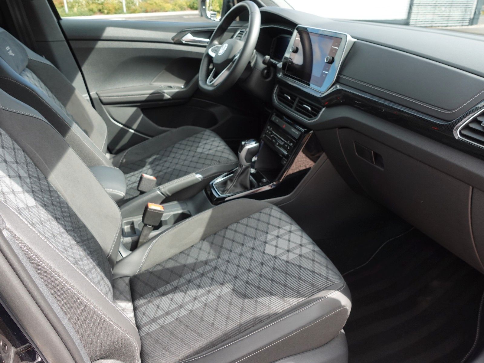 Fahrzeugabbildung Volkswagen T-Cross 1.5 TSI OPF DSG R-Line I.Hd/AHK/Matrix/.