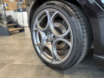MYAUTOCENTER – Gebraucht- und Jahreswagen mit Werkstattservice in Pfaffenhofen Alfa Romeo Giulietta Quadrifoglio Verde *Klima*Radio*PDC*BT