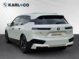 BMW iX xDrive 50 Soft Close Pano AHK H&K ACC HUD LED - mit Elektro-Antrieb: Weiß, Geländewagen