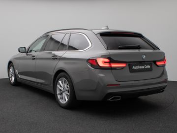 Fahrzeugabbildung BMW 520d Kamera HUD DAB Lenkrhzg Massage AHK Alarm