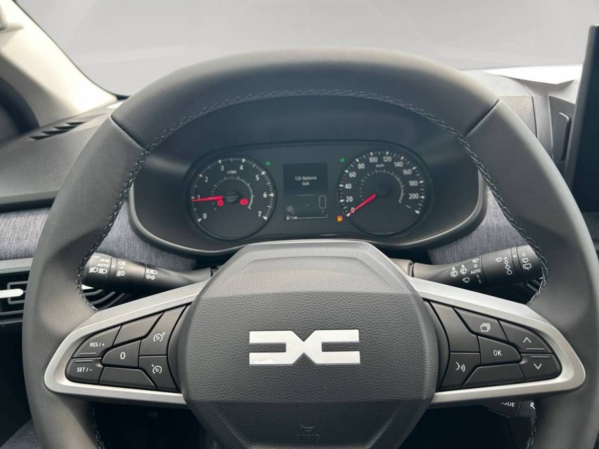 Fahrzeugabbildung Dacia Sandero Expression TCe 100