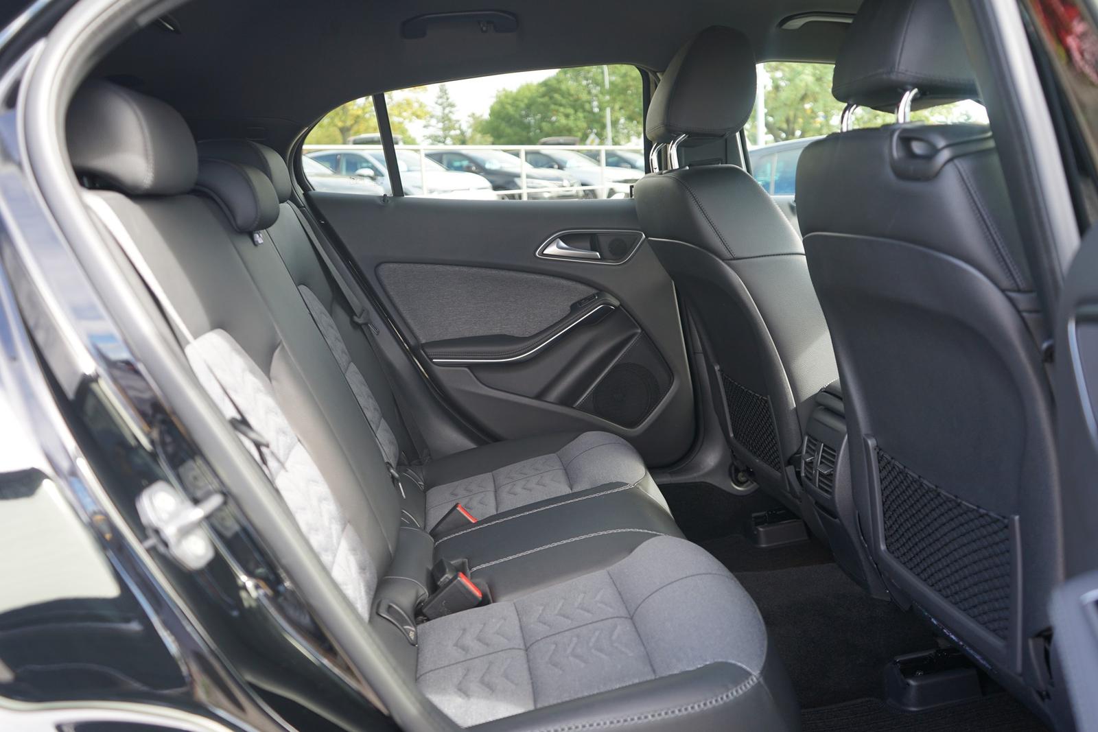 Mercedes-Benz GLA 200 Style LED Navi Sitzheizung Teilleder AHK