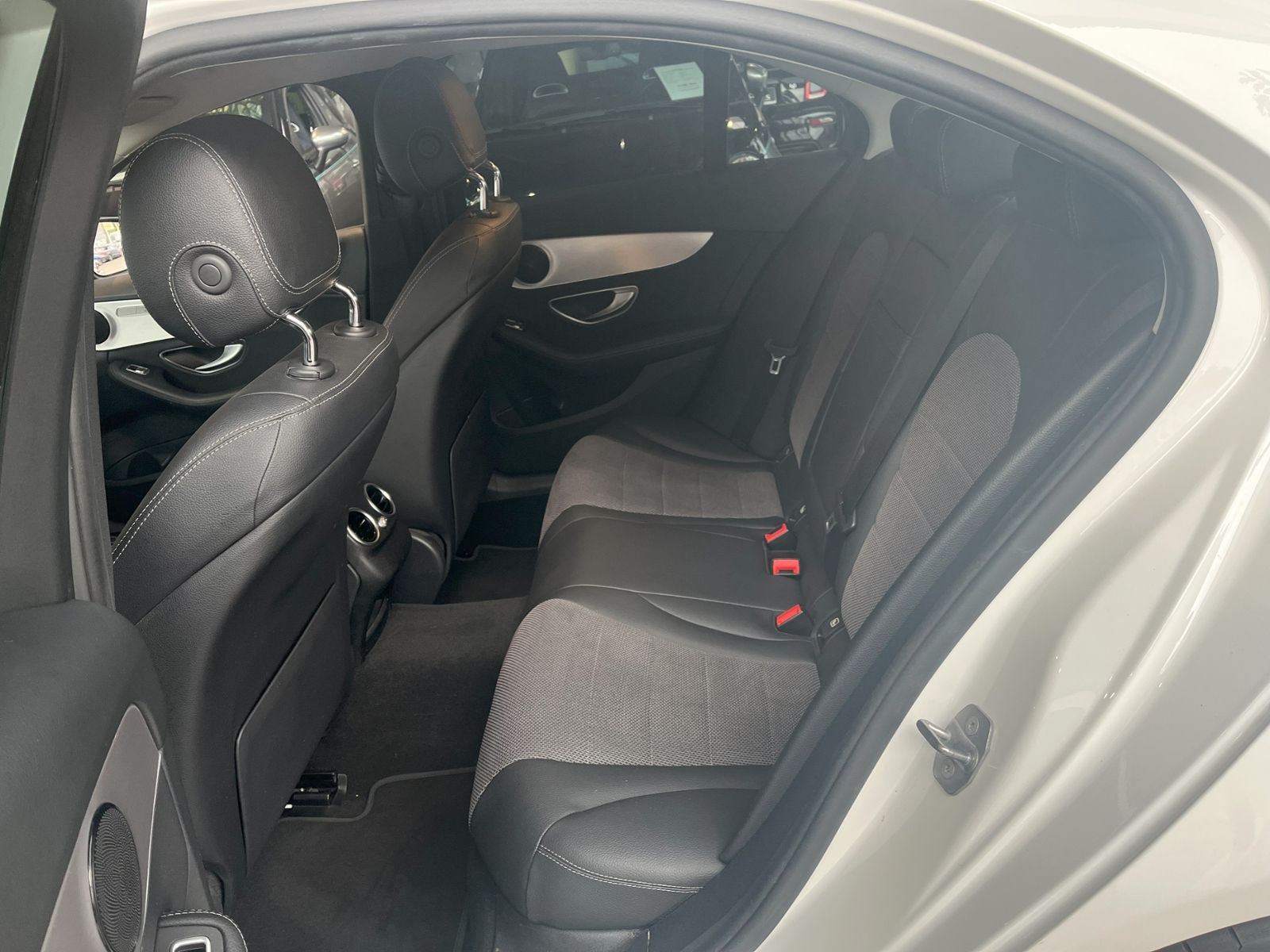 Fahrzeugabbildung Mercedes-Benz C 220 d 9G-TRONIC LED NAVI KAMERA NIGHT PAKET