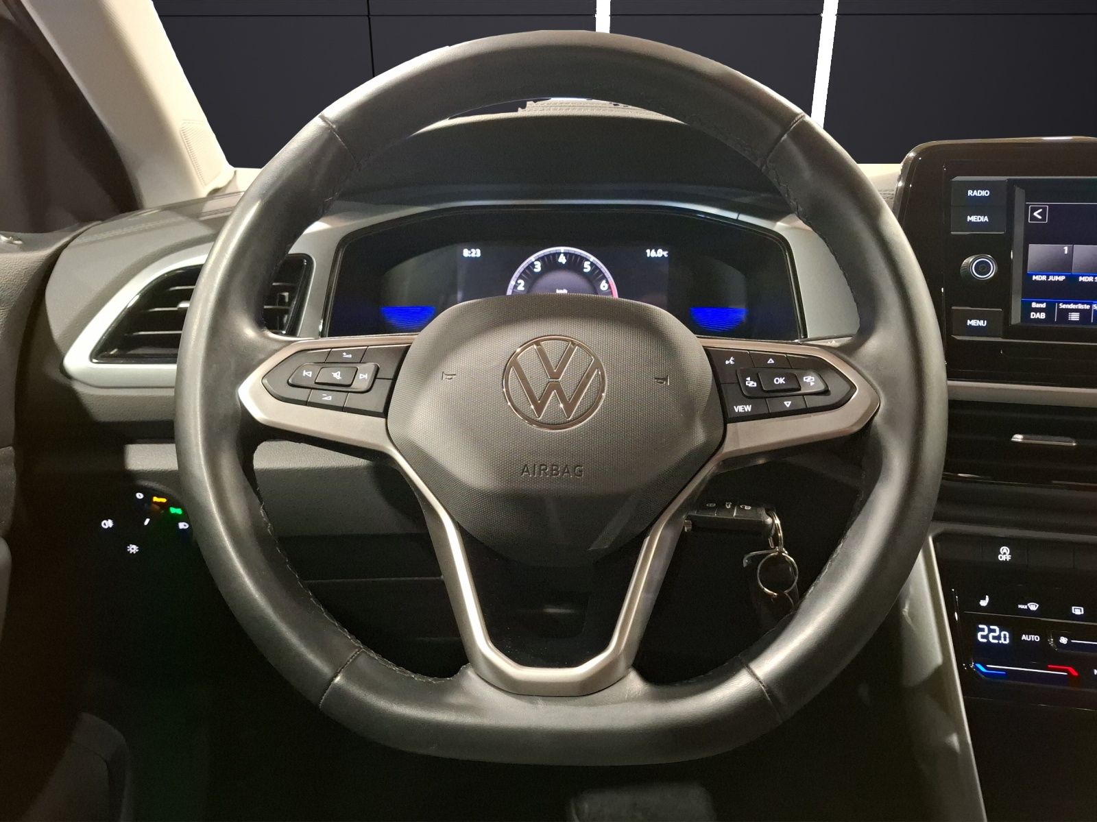 Fahrzeugabbildung Volkswagen T-Roc TSI Life STH LED Park-Assist SH LM