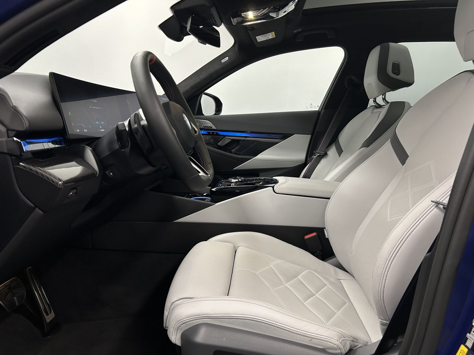 BMW i5 M60 xDrive Touring DAB LED Pano.Dach Bowser W foto 4
