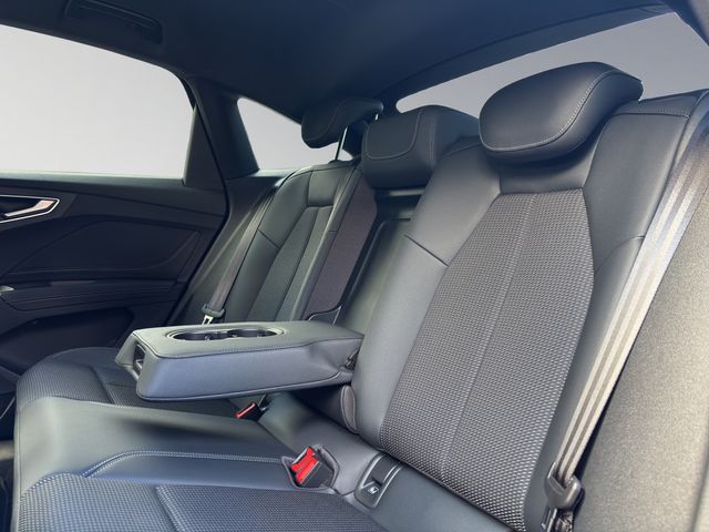 Q4 Sportback e-tron performance 210 kW