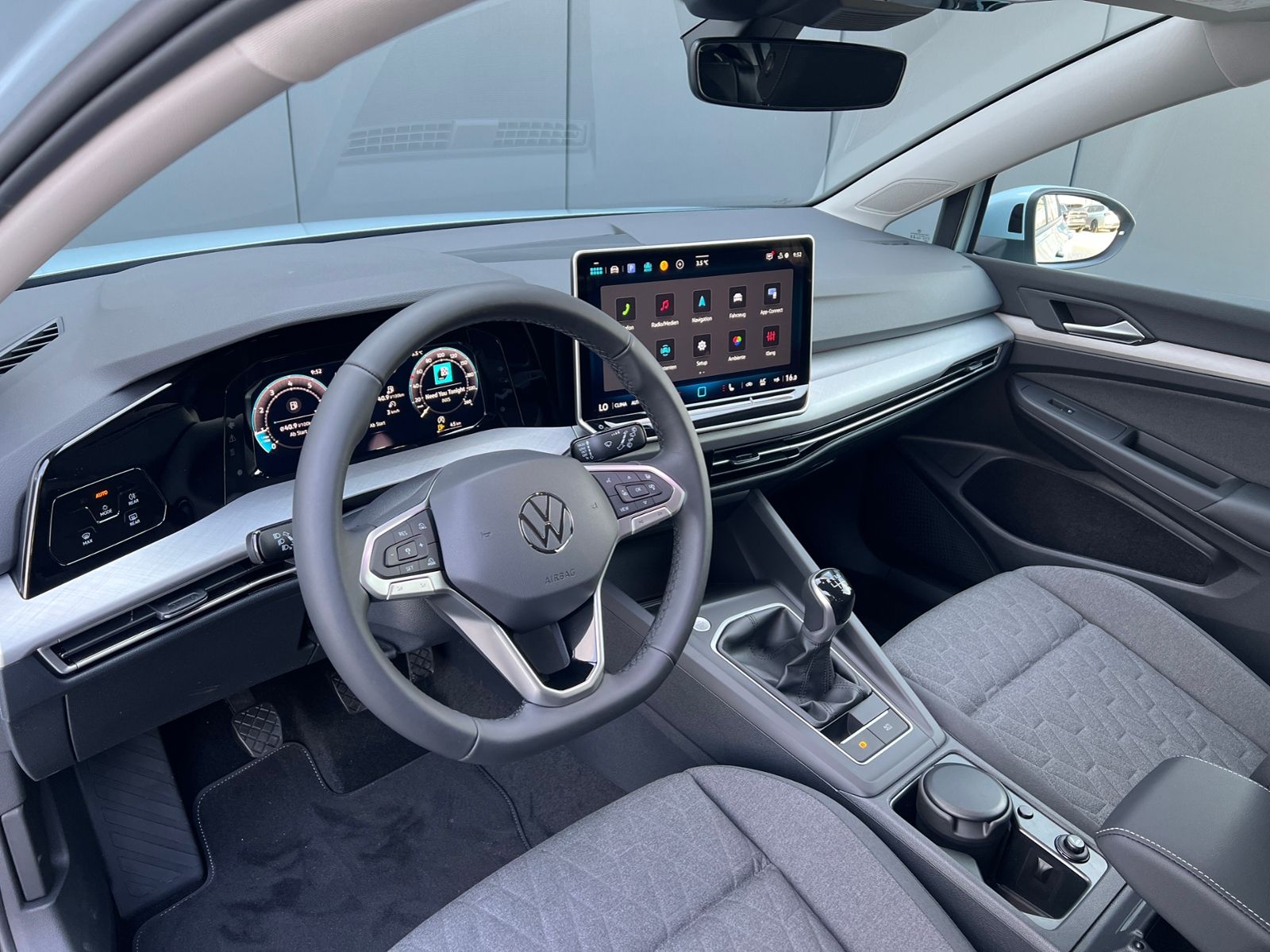 Fahrzeugabbildung Volkswagen Golf VIII Life 1.5 TSI *ACC, Light Assist, Sitzh