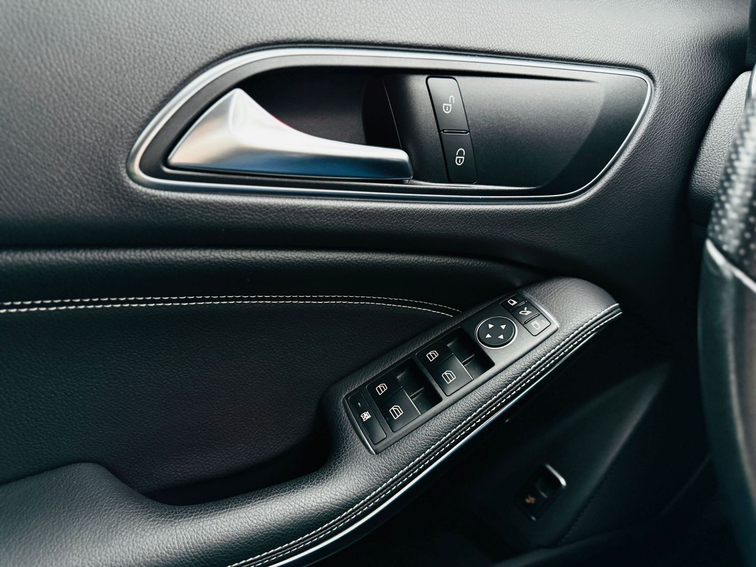 Fahrzeugabbildung Mercedes-Benz GLA 180 URBAN, Autom., Standh, LED, 360°, Navi,