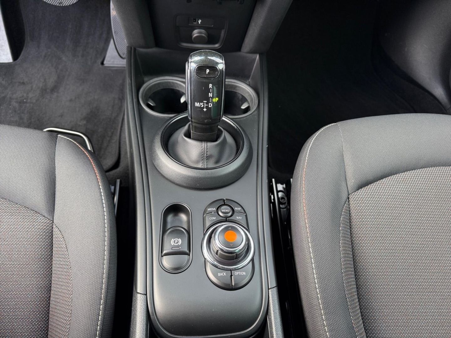 Fahrzeugabbildung MINI One Countryman COUNTRYMAN 1.5 Kombi Navigation