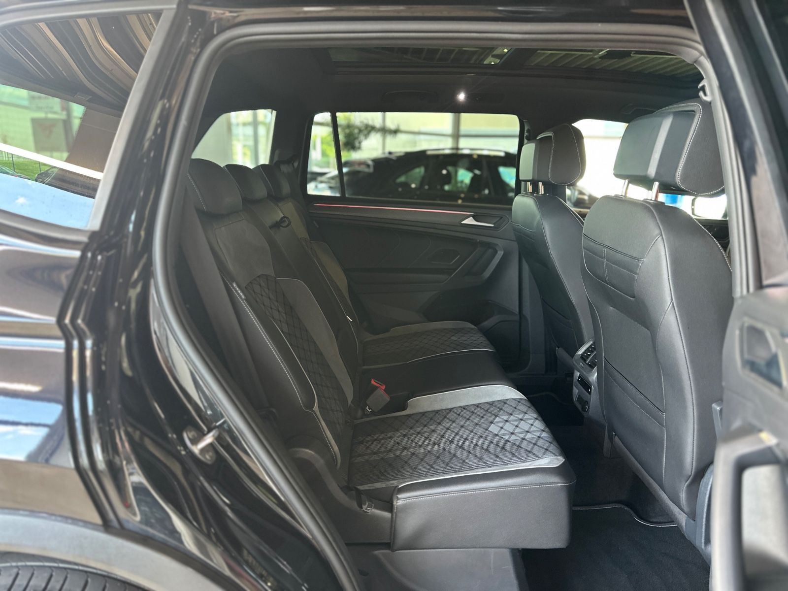 Volkswagen Tiguan Allspace R-LINE 4MOTION PANO KAMERA 7-Si foto 15