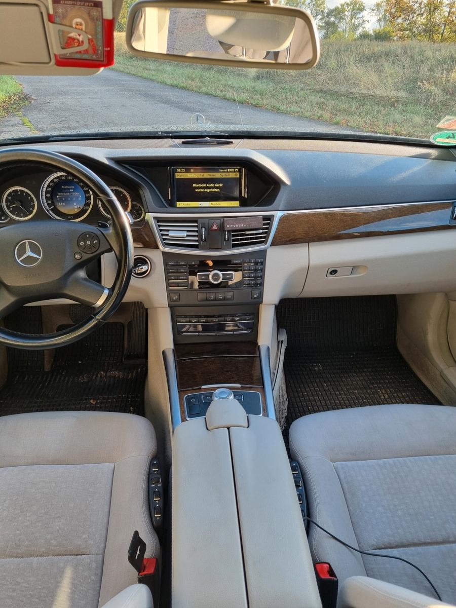 Mercedes-Benz E250 2011 — photo 11