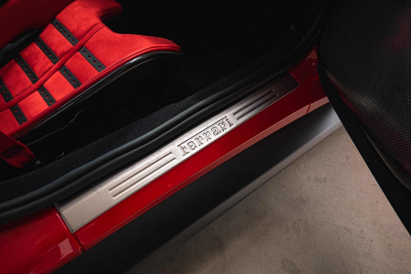 Ferrari LIFT/CARBON/RACING SEATS/ACC