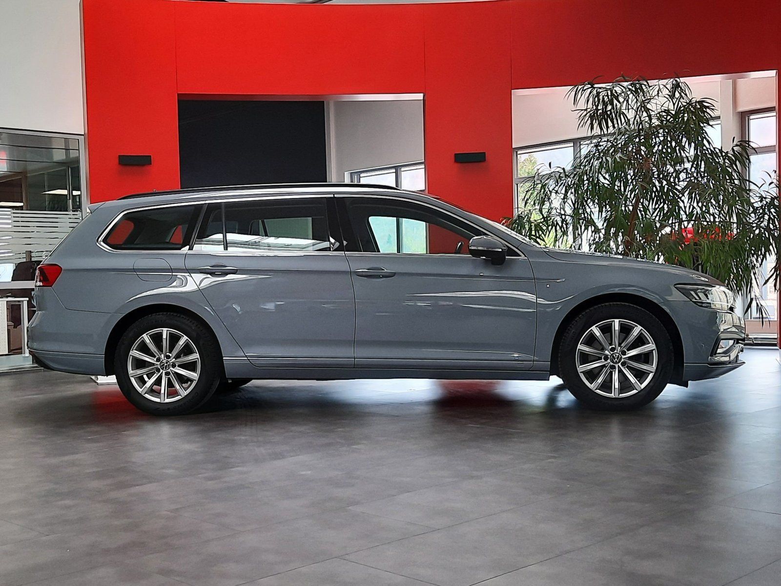 Fahrzeugabbildung Volkswagen Passat Variant Business TSI DSG *AHK*Navi*Cam*
