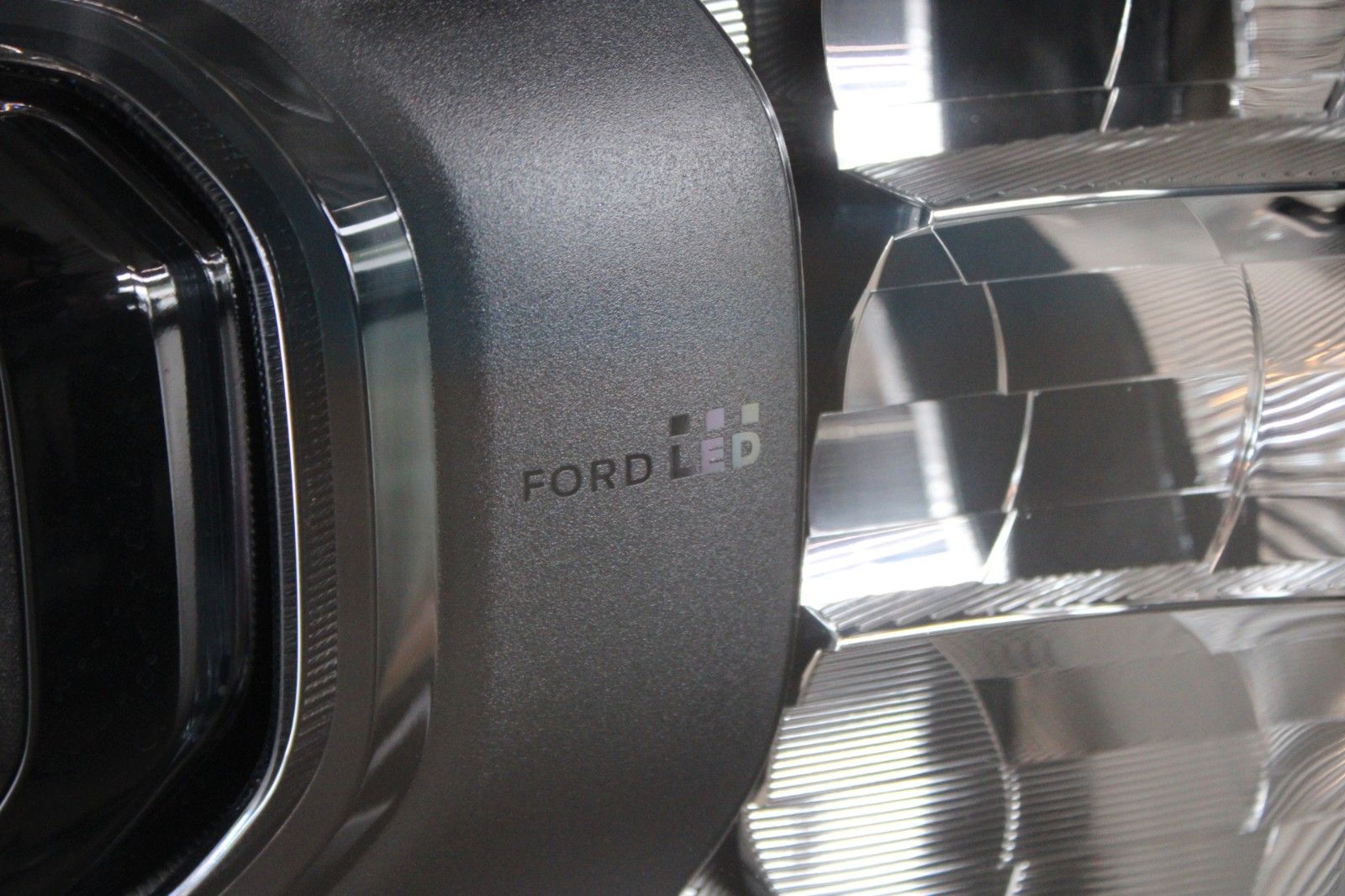 Fahrzeugabbildung Ford Ranger Wildtrak PHEV Aut. AHK LED TECHNOLOGIE P.