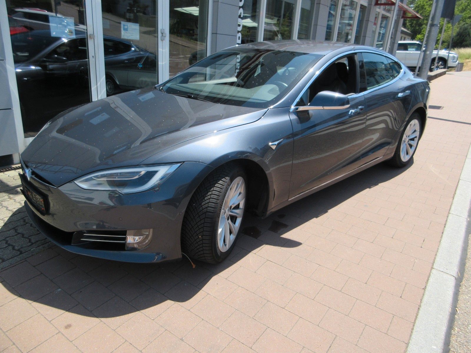 TESLA Model S Dual 90kwh. Performance
