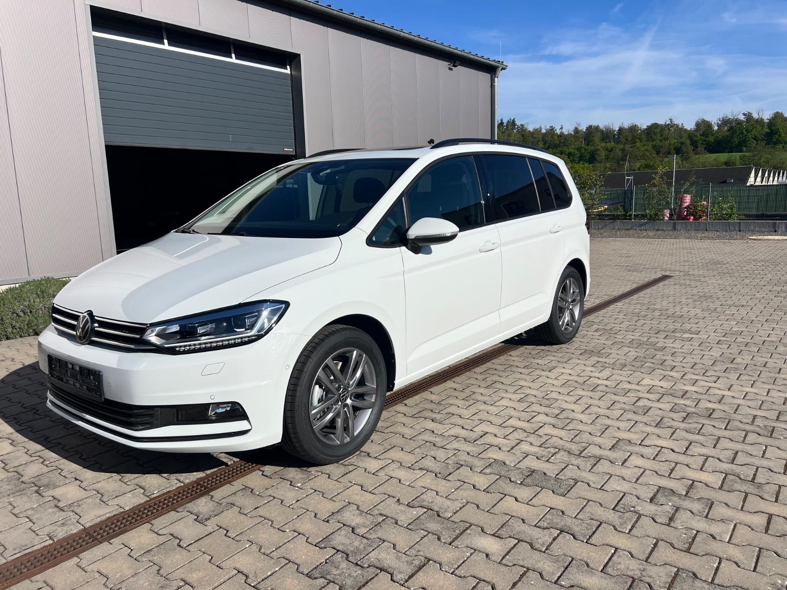 Volkswagen Touran 1.5 TSI DSG Comfort+7Sitze+Panorama+AHK