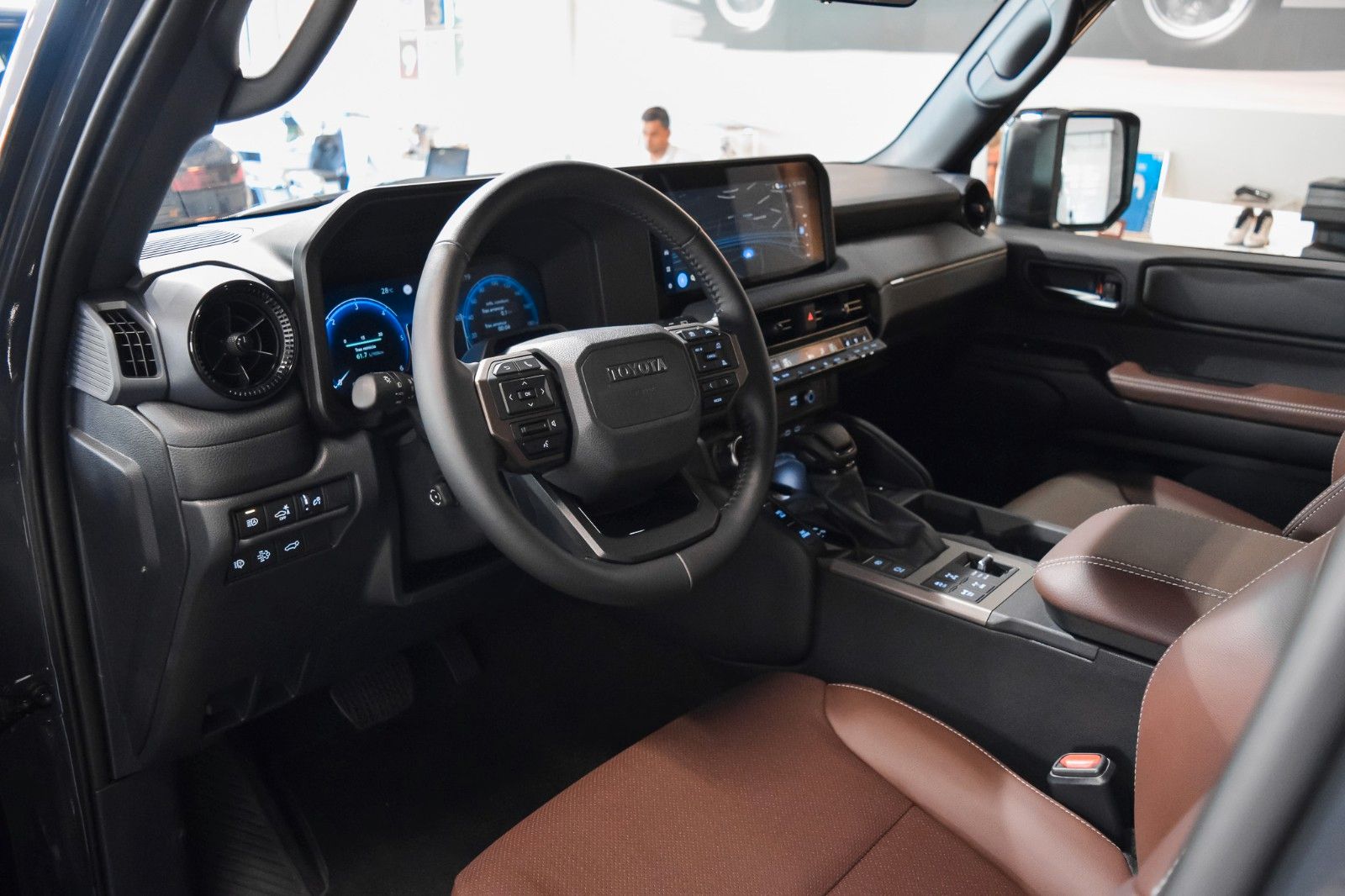 Toyota NEW Land Cruiser VX HYBRID - 7 SEATS - MTM - MTS imagem 3