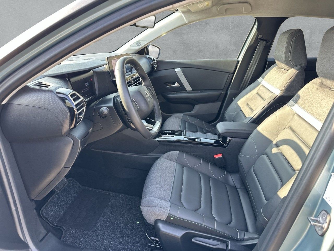 Fahrzeugabbildung Citroën C4 PureTech 130 EAT8 Shine