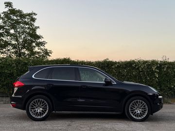 Porsche Cayenne - 4